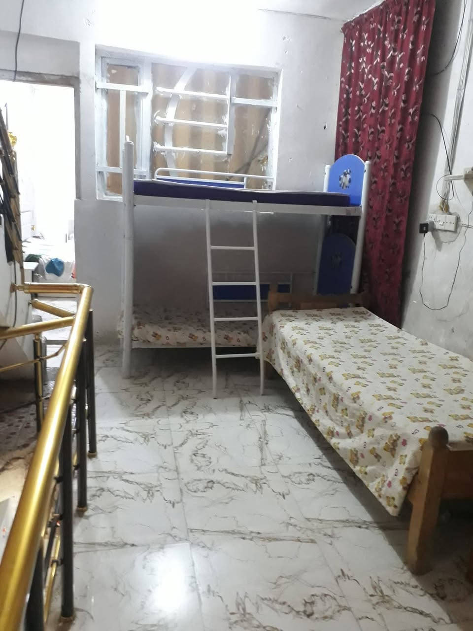 السلام عليكم بيت للبيع طابو صرف المساحة 50م يحتوي على صاله مطبخ صحيات غرفتين نوم بالدوره شهداء ابو دشير موقع جيد 
***********
