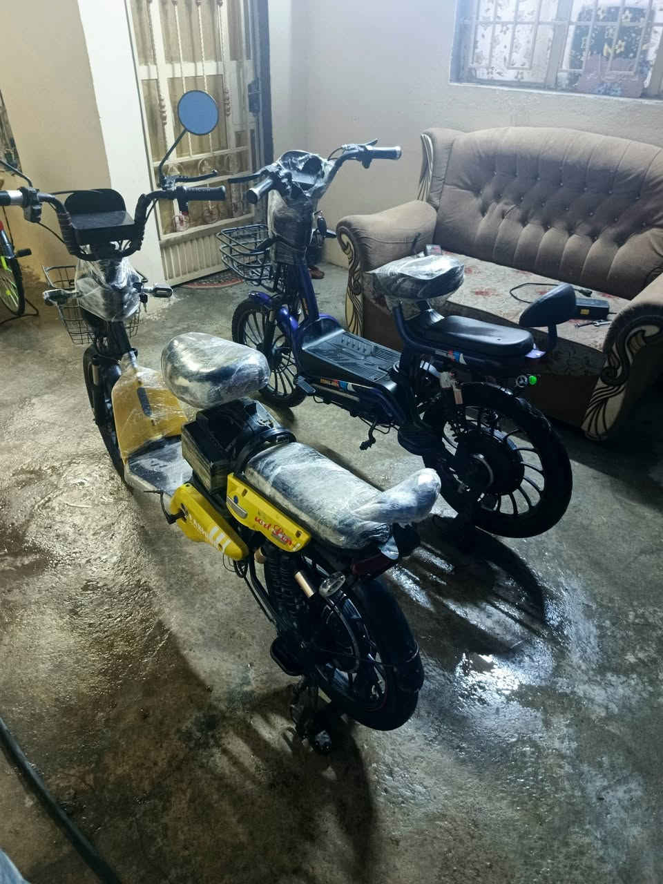 سلام عليكم دراجات شحن مستخدمه للبيع  وحده 5بطاريات والثانيه 4بطاريات  دراجات خير من الله  سعر الوحده 160الف مكاني ديالئ بعقوبة تحرير  الستفسار اتصال برقم ***********

