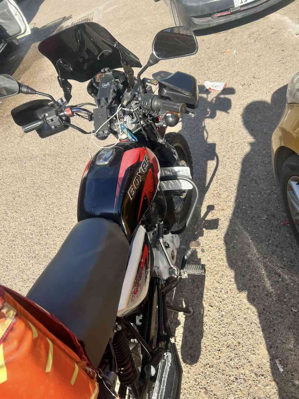 السلام عليكم 
بوكسر للبيع موديل 22 سنويه مرقم بغداد انكليزي 
كفاله عامه اي مصلح يعجبك افحصها 
ماشيه 47 الف حقيقي 
السعر مليونين و300 وبيها مجال
***********
