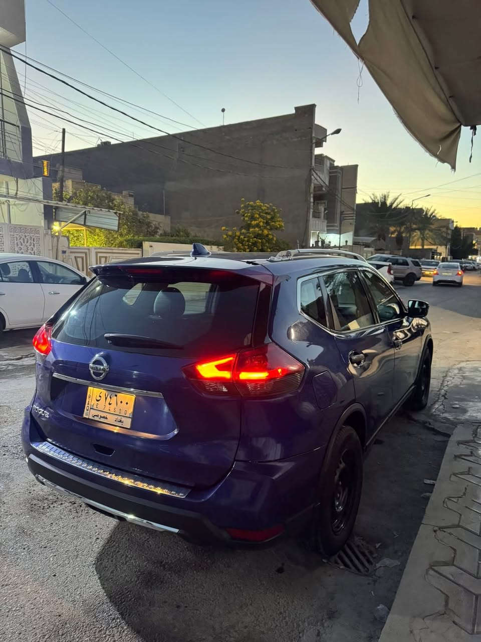 🚗 للبيع: نيسان روج SL 2018
📍 مكان السيارة: بغداد – حي القاهرة
📞 للتواصل: ***********
💰 السعر : 130  ورقة – قابل للتفاوض
📊 المسافة المقطوعة: 140 ألف كيلومتر
🛠️ المحرك: 4 سلندر – 2500cc

⚠️ أضرار السيارة:
• وارد أمريكي
• ضرر في الجاملغ جهة السائق- بونيد مبدل 
• صور الحادث مرفقة مع الصور

📌 تفاصيل إضافية:
• رقم السيارة بغداد مشروع وطني
• باسم المالك تحويل مباشر
• لون السيارة أزرق حبري
