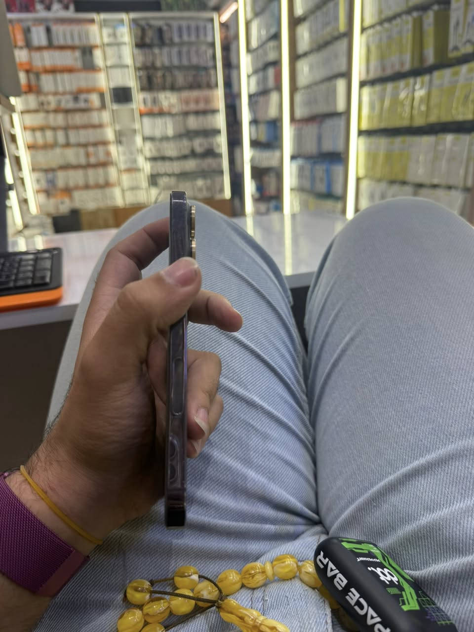 سلام عليكم 14 pro max الجهاز نضيف بلادي ممبدل بي ايشي 256 بطاريه 87 امريكي  كوله شغل تجي تفحص و بيك خير و تدلل السعر 800 الجهاز موجود ب شارع الربيعي ***********
