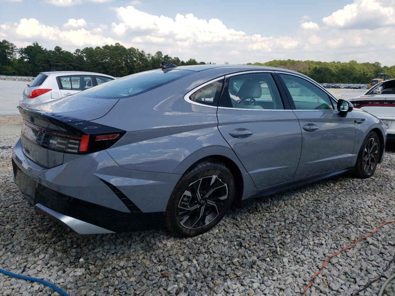 سوناتا مديل 24 رقم نجف معوقين لون مميز سمنتي داخل ابيض السياره حادثها قطعتين باب السايق وخلف السايق محرك 2500 بانزين مكان السياره نجف وسعر البيع 175 او مراوس تواصل ‭0780 545 0906‬
