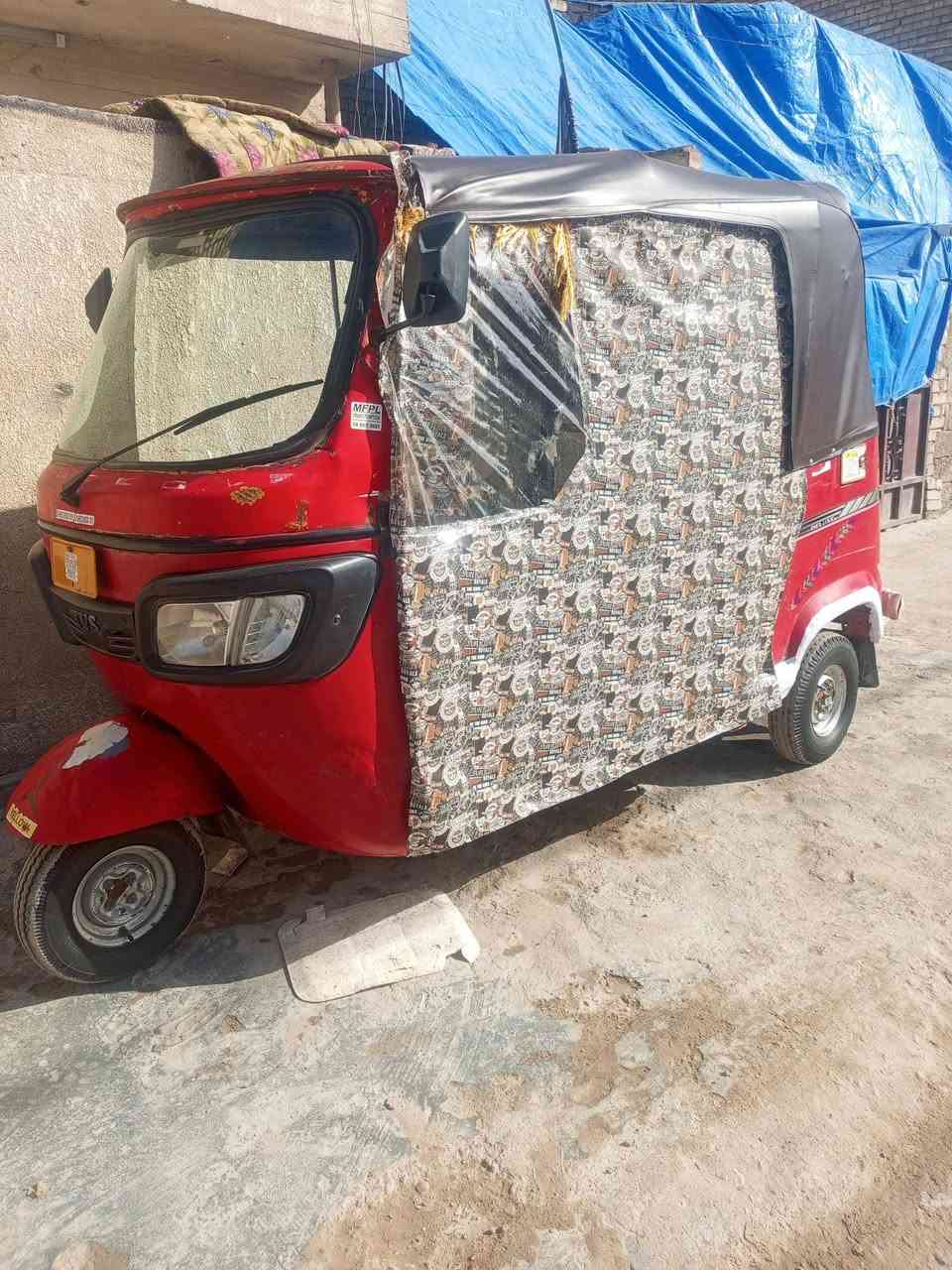 السلام عليكم تكتك موديل 19 اوراق  كامله مابيهه اي نقص كلجات جدد تايرات جدد مكينه خير من الله السعر 3250 اتلاثه وربع وبيهه مجال مكان بغداد لامين ***********
