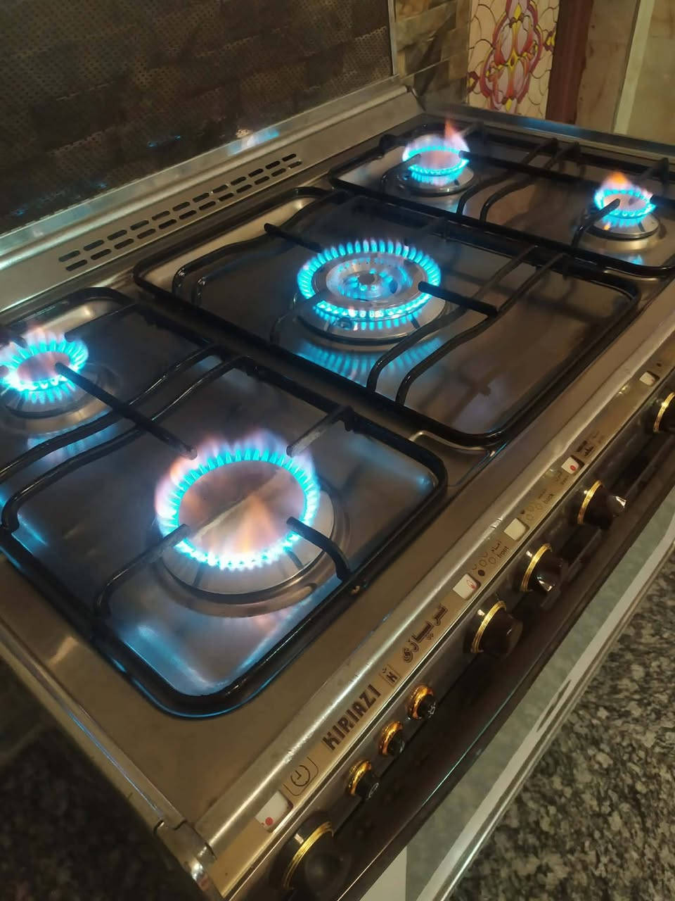 طباخ كريازي الاصلي نظيف جدا كله شغال عالفحص عيون والفرن ناره زركه وقويه.   يوجد توصيل


**إذا كنت صاحب هذا الإعلان وتريد حذفه لأي سبب، رجاءا أرسل رسالة إلى الدعم الفني**