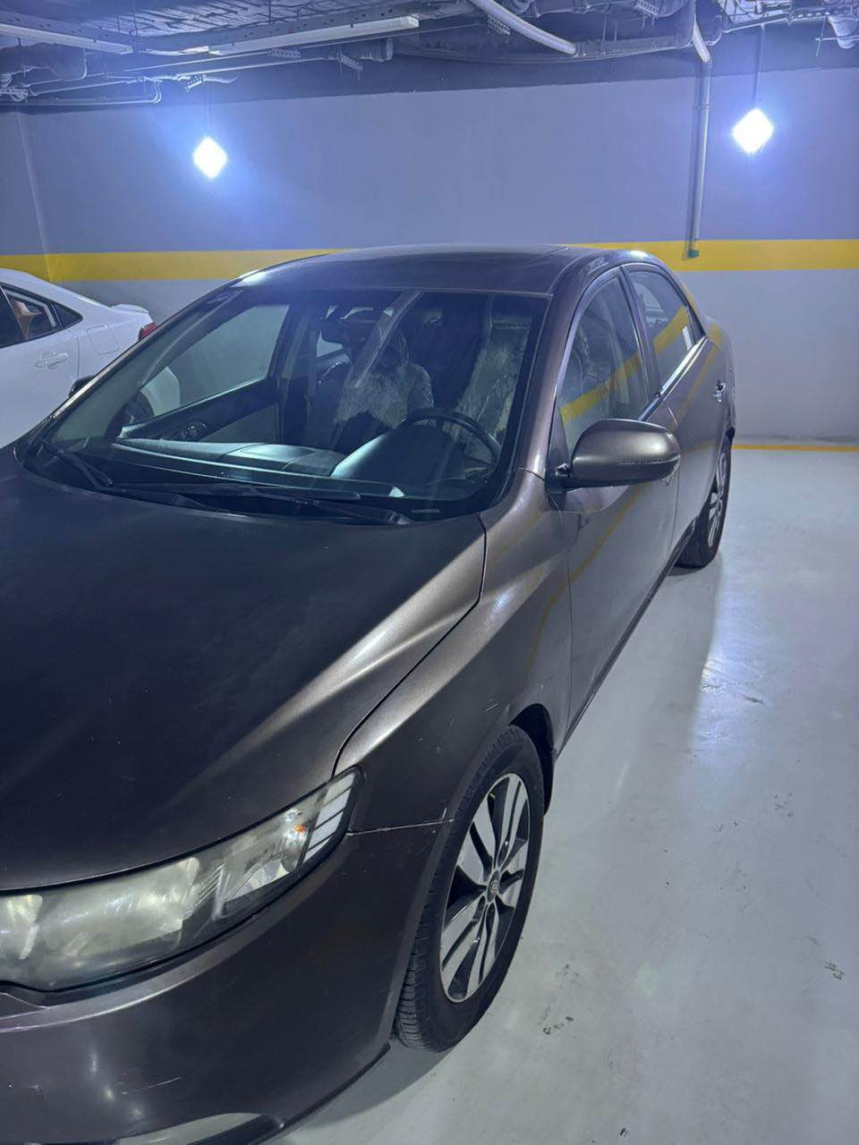 سياره بصمه وفتحه ومري شفط 
سياره فول الفول فقط بدون جلد
سنويه مالتها ساقطه وسياره باسمنه
صور طخاتها موجوده بل صور  سياره بيهه 3 قطع صبغ وقطعه نفس لون ورادلها ترتيب سياره
مكانها بغداد
اي استفسار *********** بغداد, العراق
