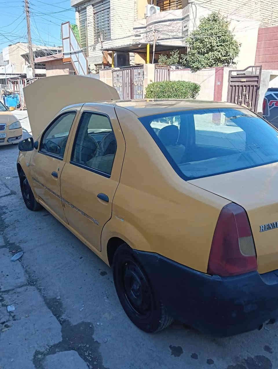 رينووو لوكان 2009 للبيع السياره جاهزه السنويه بأسمي سعره 30 ورقه وبيه مجال حك الجيه والسنويه ساقطه *********** بغداد البياع والتبريد شغال
