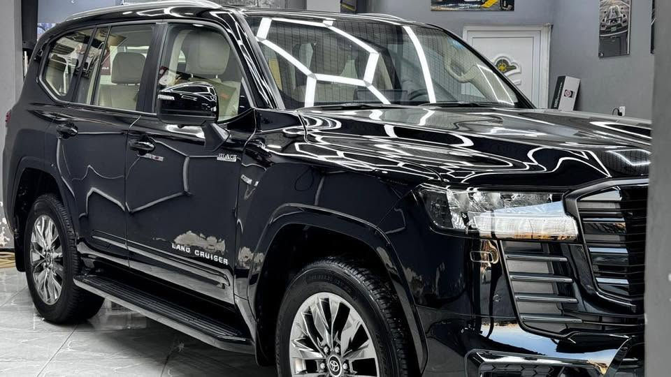 لاندكروز 2024 black edition وكالة Sas ام الضمان السيارة مكفولة حتى من الشخط ومغلفة ppf ماشية ٢٣ km الف مكان السيارة بغداد للتواصل 
***********
