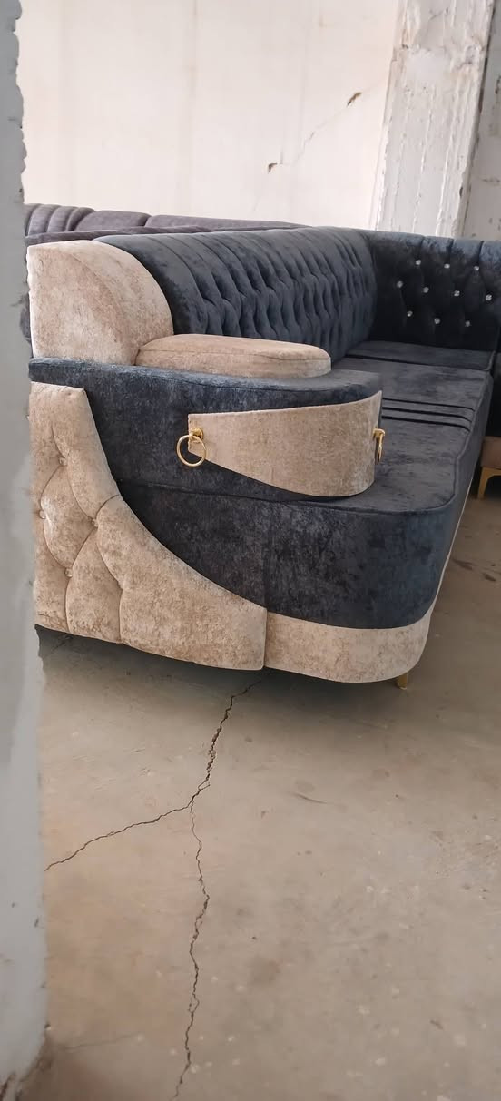 وصول دواوين شغل درجه اولى وفصال حلو ومرتب ٥ قطع ١١ مقعد / العنوان / بيجي شارع المصرف مقابل مدرسة الفضيله للبنات / للاستفسار/ *********** /***********
