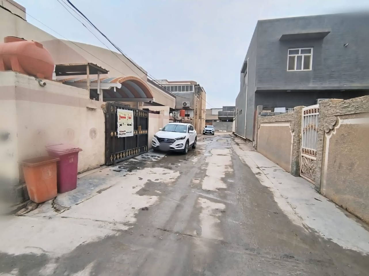 بيت ٢٠٠ متر ركن طابو زراعي سند ٢٥ يحتوي ٣ غرف نوم وصالة وهول ومطبخ و٣ مجمعات صحية الطابق الاول ٢ غرفة و الطابق الثاني غرفة واحدة بناء طابوق مسلح السعر ١٣٥ مع مجال قليل جدا
*********** واتس اب 
*********** اتصال
العنوان بابل الحلة مقابل مستشفى مرجان منطقة البوعليان خلف فرن صمون الرحمن
