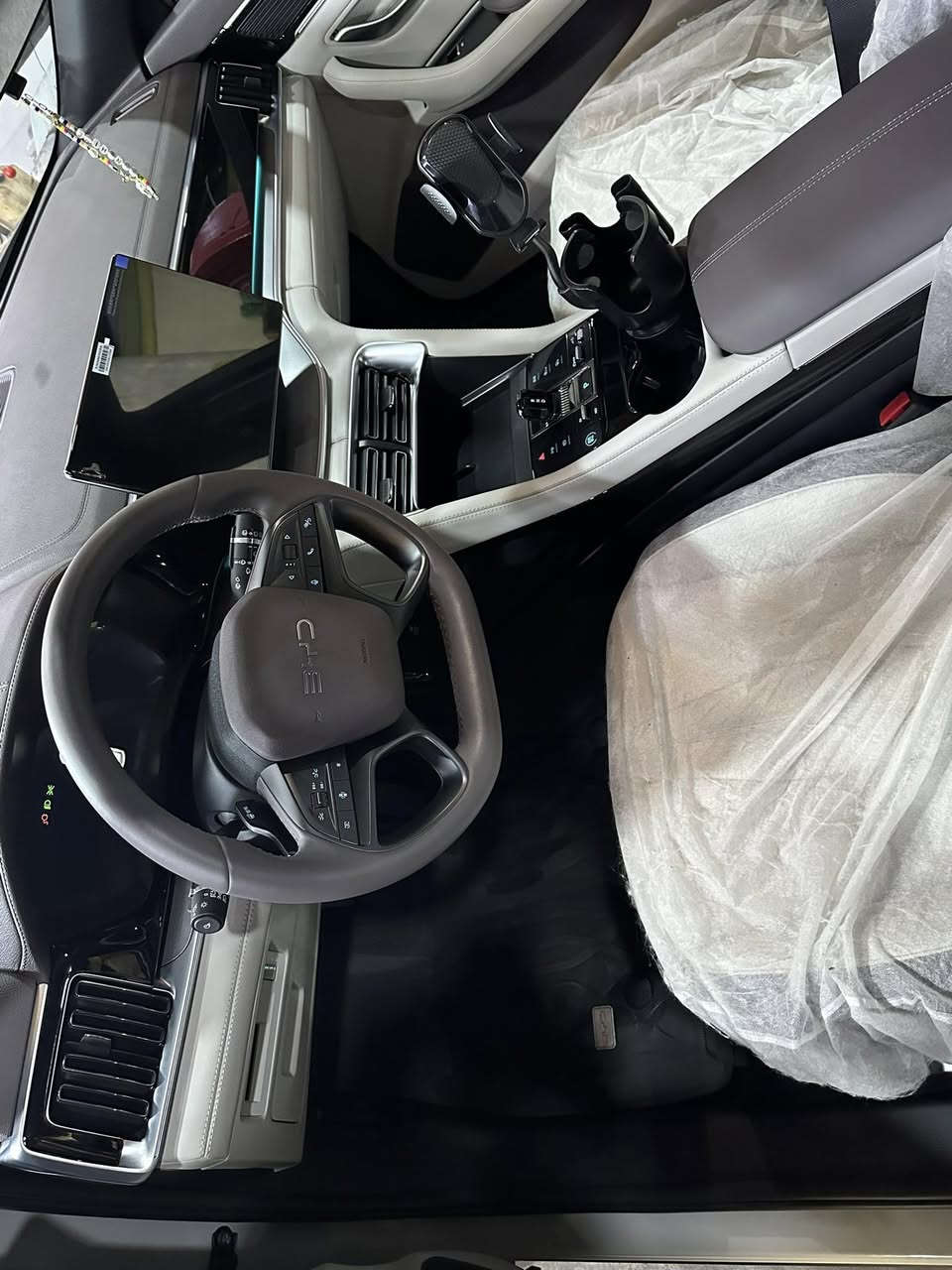 السلام عليكم بي واي دي سونك بلص للبيع 
تحتوي على شاحنه الشحن السريع 
ماشيه ١٧٣٣
خاليه من الملاحظات
للاستفسار ***********
