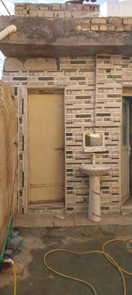 السلام عليكم ورحمه الله وبركاته الدار للبيع العنوان الضجريه المساحه 140 بصف الركن مقابيل المتنزه السعر 70 مع المجال  اقرب نطقه دالهه حسينيه عبدالله الرضيع رقم صاحب الدار *********** التواصل مع صاحب الدار
