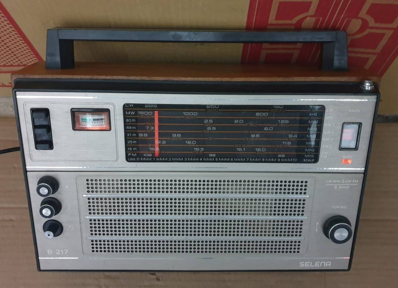 رادیو 8 موجة ماركة سلینا صناعة الاتحاد السوڤیتی انتاج 1980 یشتغل 6 بطاريات حجم كبير وكهرباء مباشر جهاز نظیف جدآ وشغال بالكامل صوت وسحب ممتاز السعر واي‌ استفسار مراسلة خاص


**إذا كنت صاحب هذا الإعلان وتريد حذفه لأي سبب، رجاءا أرسل رسالة إلى الدعم الفني**