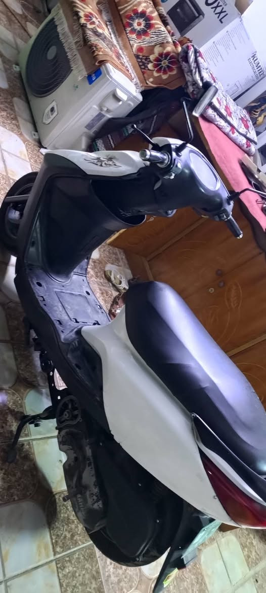 سلام عليكم للبيع دراجة بريز مجفته جديد كل غراض اصلي نقص باتري سعر 400 مكاني طارميه  ناحيه مصلحيه ***********
