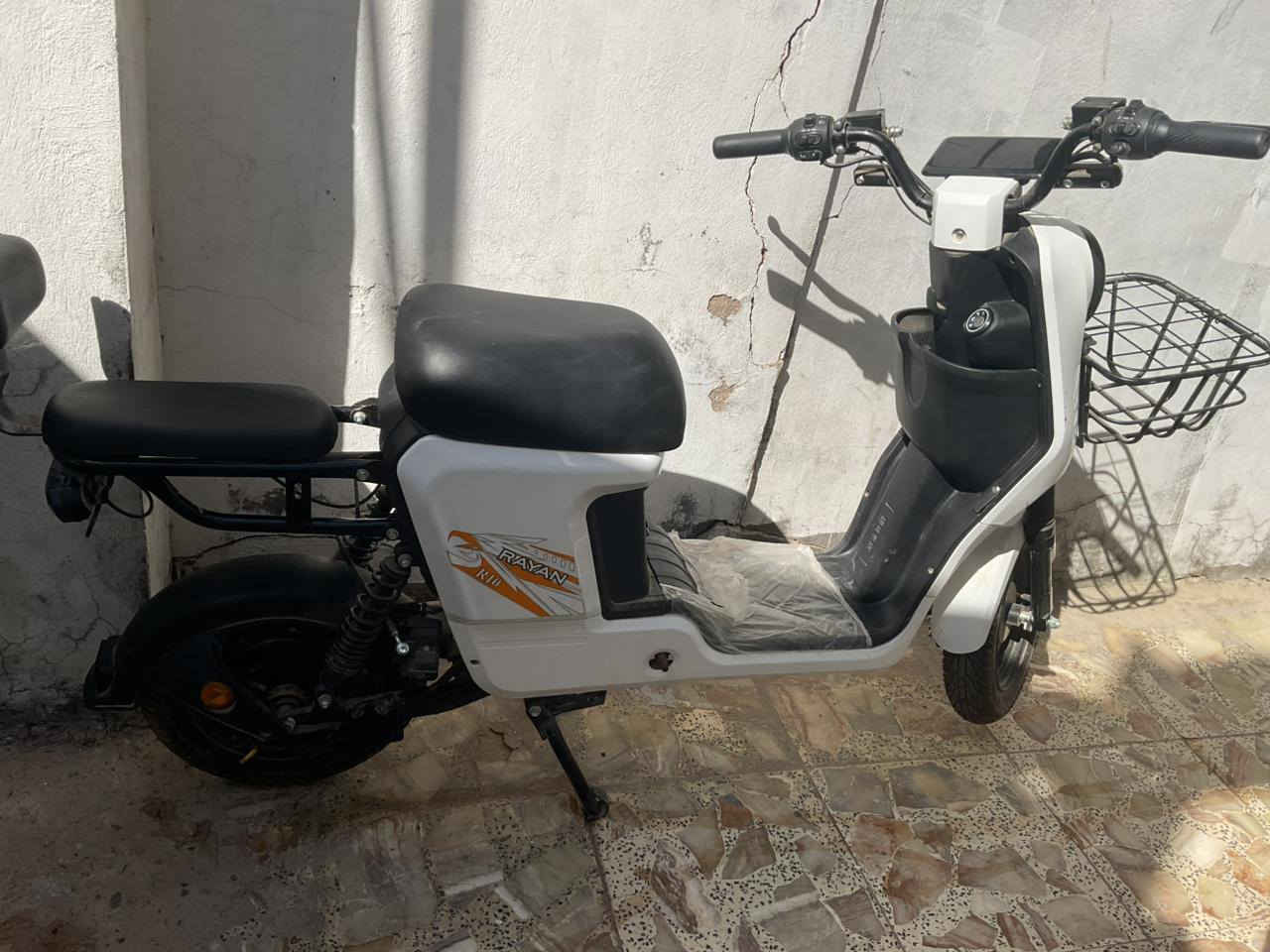 سلام عليكم دراجه شحن جديد ماصالي 20يوم من خذته وصار عدي ضرف وريد بيعه اخذته700وريد بيعه 500وبي مجال عنواني نجف مامتواجد علفيس***********
