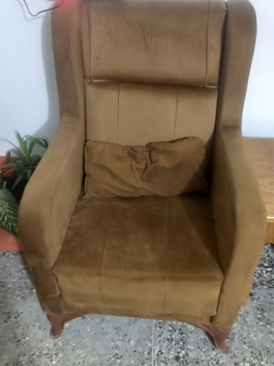 سلام عليكم 
تخم ١٢ مقعد توصا يعني يجي ثنين كبار وحده صغيره ٤ و كراسي مستعمل ٣ اشهر مابي اي ضرر سعره ٤٥٠ وبي مجال العنوان الحسينية ***********
