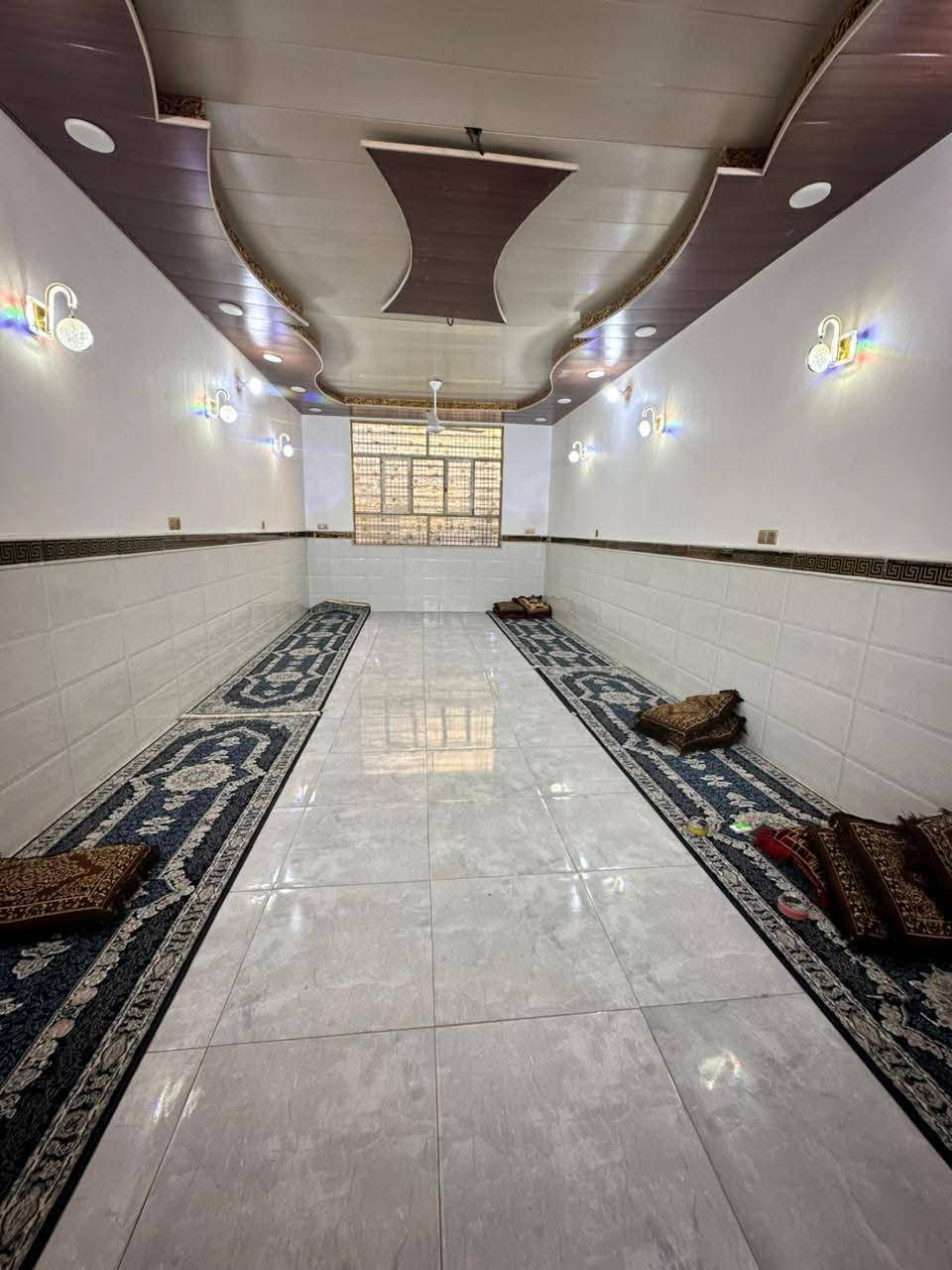 بيت للبيع مساحه 350

يحتوي علا غرفتين نوم

وصاله كبيره

مطبخ

استقبال 10في 5

صحيات داخليه وخارجيه

بناء. طابوك وصب كونكريت

سيراميك جداري وارضيه بورسلين

العنوان نهايه شارع المطحنه علا اليسره

السعر 70وقابل للتفاوض

والاستفسار *********** النجف, العراق
