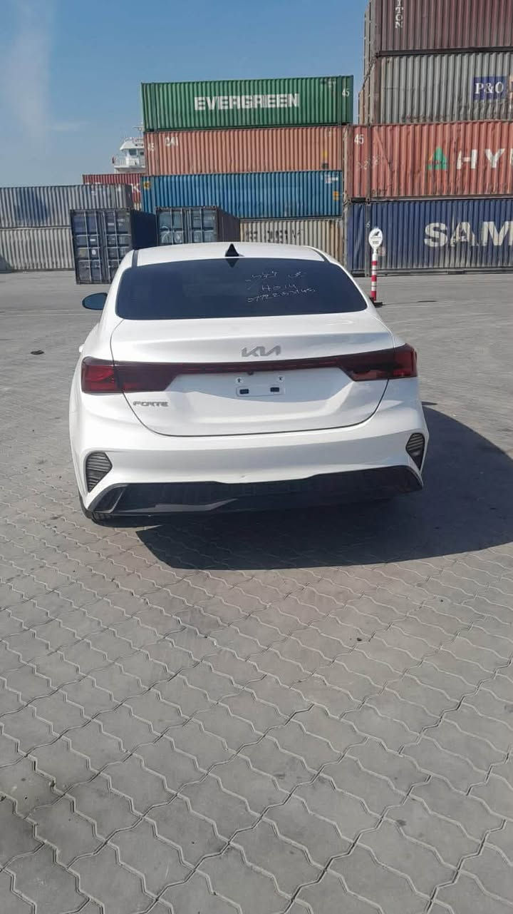 كيا فورتي 2024
السياره وارد أمريكي رقم أربيل. 
ترقيم جديد قبل يومين اترقمت 
هره وفحص وسنويه وأرقام كل جديده 
مواصفات. 
شاشه ابل كاربلاي
رادار امامي خلفي جانبي
توقف ذاتي 
قياده اليه 
محرك 2000دوش
كير سرعات
اشاير بالمري 
ويل كب بلادي
وباقي المواصفات المعروفه
السياره جديده بكل معنى الكلمه
حادثها جاملغ وبنيد بدون دواخل وجاملغ الباب بيهم شخط وانصبغن 
ايرباك سترين وراجع سستم
السياره ماشيه 14 الف فقط
السعر 137 
مكان السياره بغداد حي الجهاد 
***********
