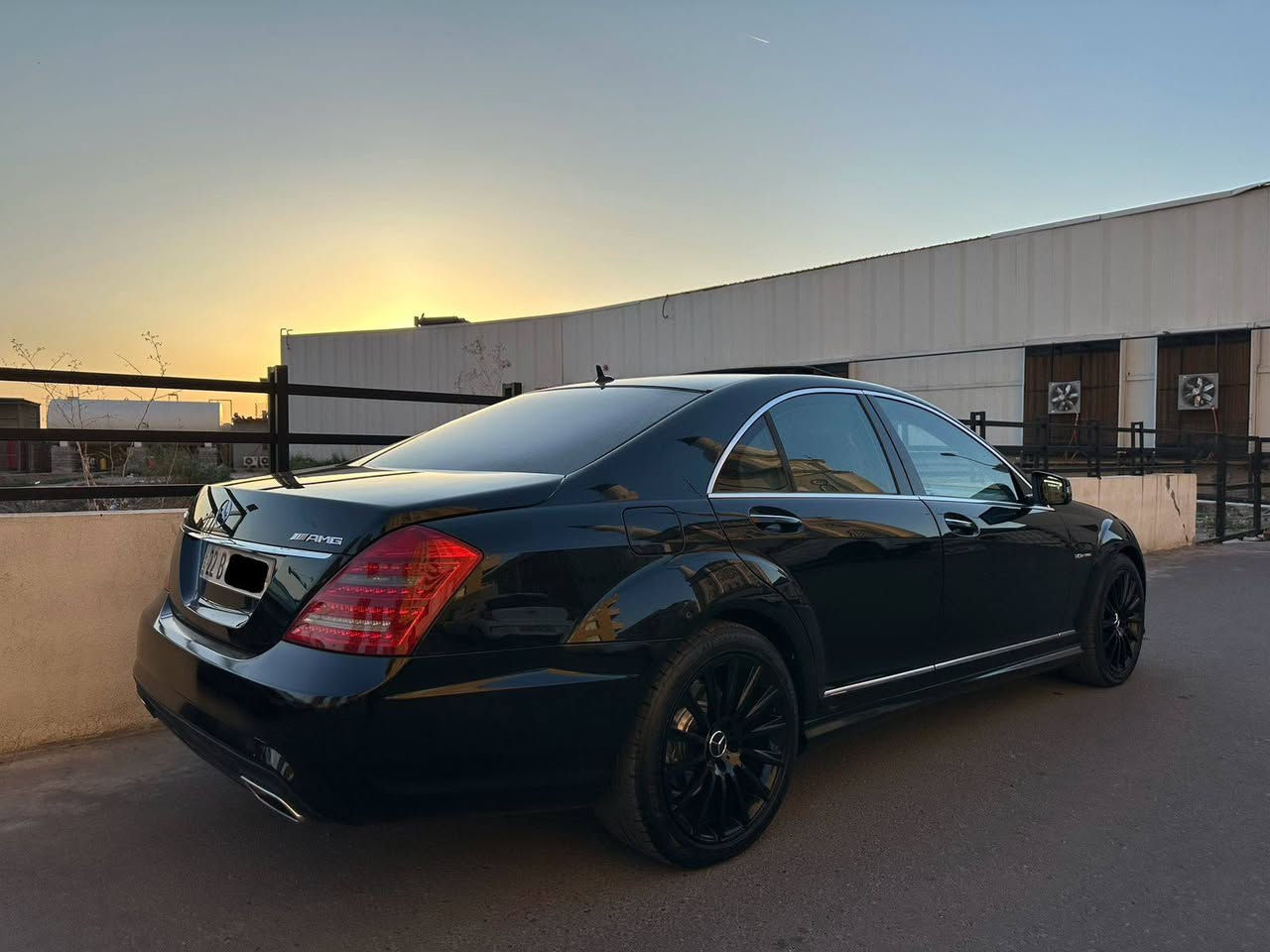 مارسدي s 350
موديل 2010
رقم اربيل 
هزة جديد باسمي سنوية لحد 2031
5 باب شفط فتحة رادار حساسات فول مواصفات ماشية 180 سيارة بدون حادث  
العنوان بغداد رقم الهاتف 
***********
