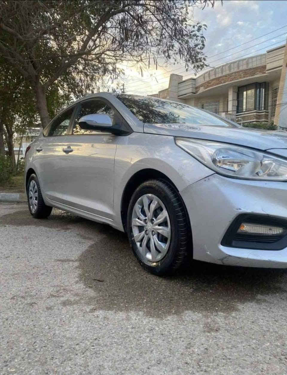 اكسنت 2019 خليجي 
رقم اربيل بأسمي هزه جديده رقم انكليزي
شاشة اندرويد 
تحكم ستيرن جهتين 
قطعتين تبريد 
تخم تاير جديد 
باتري جديد 
صدر بلاد مال الشركة 
مكينه 1600 دوش ع وضع الشركة
كير at شركة 
بيها صبغ جاملغ امامي ايسر بدون دواخل 
السعر 88
مكاني بغداد حي الجهاد
رقم *********** متوفر واتساب فقط
