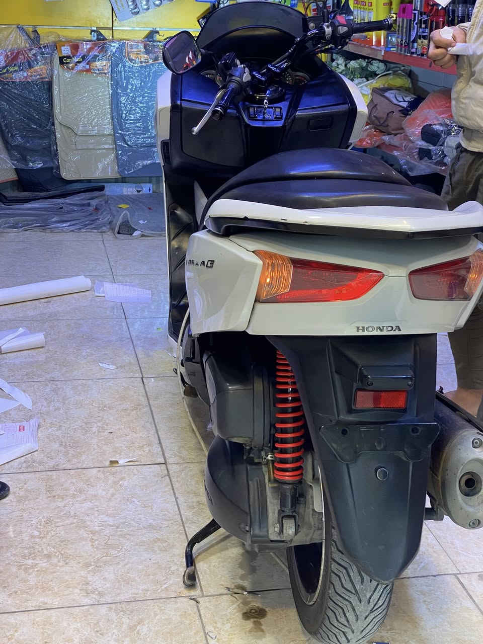 ‏السلام عليكم دراجة فورزا صفر ١٢
مكفوله من كل عيب جديده بمعنى الكلمة على وضع الشركه 

سعر ١٣٥٠ وبيها مجال 

العنوان ديالى بعقوبة 

***********
