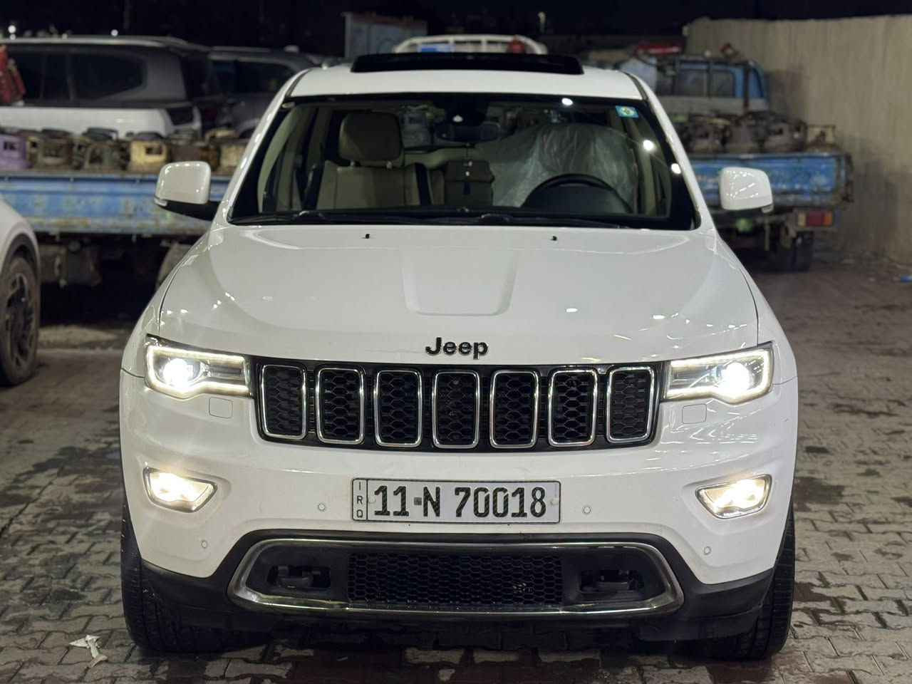 السلام عليكم 
جيب وكالة هارلم خليجي 
موديل 2018 مواصفات لاريدو
بصمة تشغيل
فتحة سقف
تشغيل عن بعد
كشنات جلد وكهرباء
شاشة وكامرة
حساس امامي خلفي
توقف ذاتي
لايتات زنون
زراك لايت
بردة خلفية
شفتات ستيرن
اوتو ستوب
نظام صوت الباين 
دمام خلفي 
السيارة مكفولة كير محرك صدر تايرات بدون اي نقص
مكفولة من الصبغ والحادث والتبديل
 
فقط بارد شبر بالجاملغ الخلفي ممبين
السعر 278 مجال بسيط
***********
