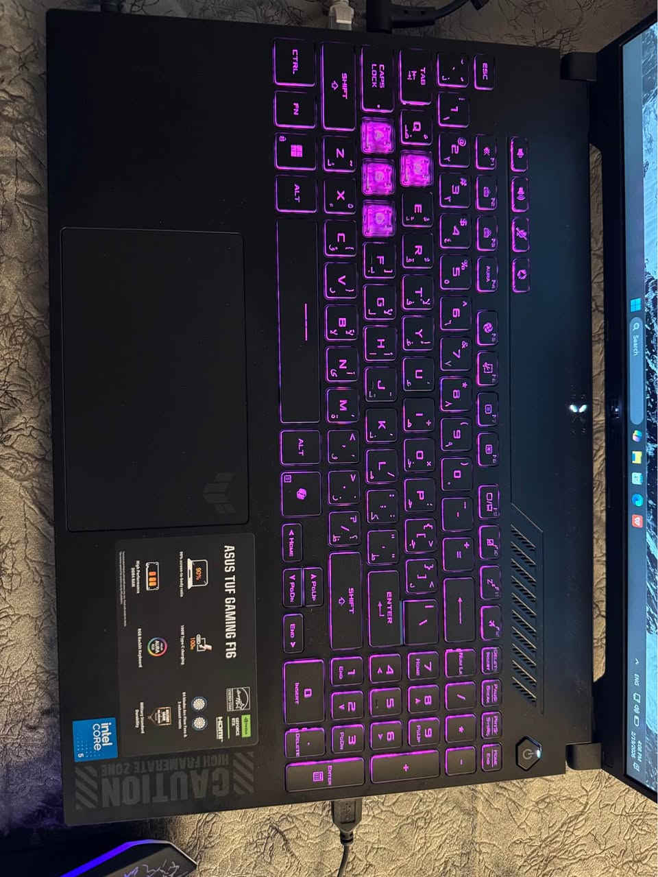 � شاشة كبيرة 16 إنج 

� اللون: رمادي (Mecha gray￼)

� المعالج: Intel Core 5 210H

� كرت الشاشة: NVIDIA RTX 3050 خارجي 6GB

� الرام: 16GB DDR4

� التخزين: 512GB SSD PCIe Gen4 (سرعة عالية جداً

� واي فاي: WiFi 6 + بلوتوث

� منافذ: USB 3.2 + Type-C

️ كيبورد: عربي + انكليزي

استعمال خفيف جداً أقل من 10 ساعات، نظيف جداً مثل الجديد

� ويا الجهاز: هدية🎁🎁

.ماوس كيمنك

.+سماعات كيمنك محيطية

الموقع موصل / الجانب الايسر 

🚚 توصيل متوفر لكل محافظات العراق

💰 السعر: 1,050,000 دينار عراقي

📞 للتواصل: *********** موصل, نينوى
