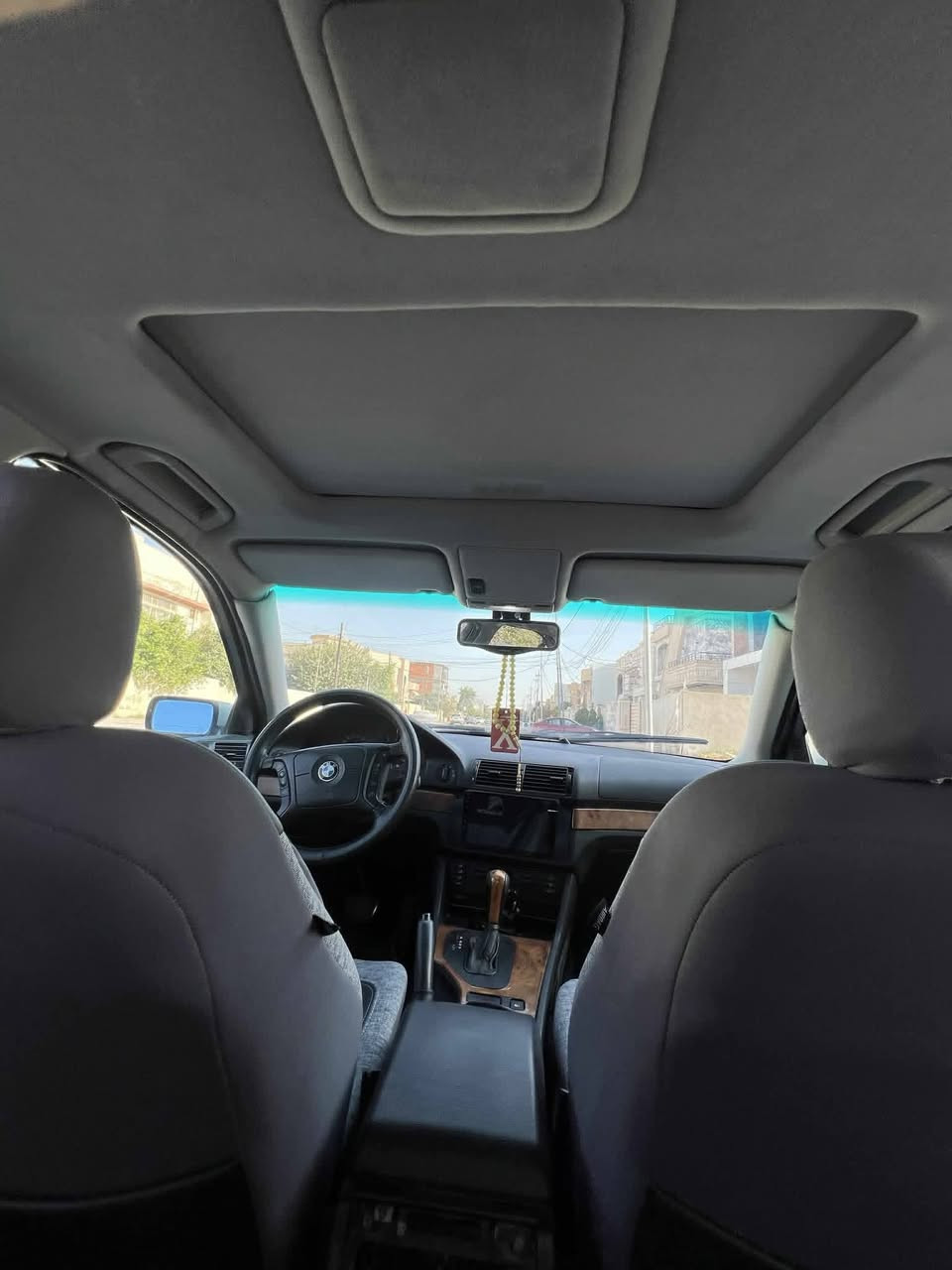 ﷽ 
                  (((السلام عليكم)))
(للمراوس)
بي ام صقر 528
موديل 96 
فووول عليها إدامة كاملة 
كير محرك شرط 
تبريد تدفئة شرط 
صبغ عام جماليه بدون ضرر 
تخم تواير جديده 
رقم سليمانية 
شرط التحويل 
مكاني موصل 
السعر 85 الموشراي لايتصل رجاءً
كلشي بسعرو 
***********
