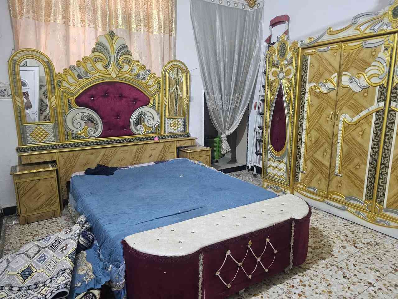غرفة للبيع ٩ قطع كاملة ونضيفة 
السعر ٥٠٠ الف 
مكاني كربلاء حي لعسكري 
***********
