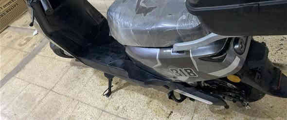 ماطور شحن 318
مستخدم 20 يوم 
دبل سويج،بصمات ثنين 
لايت زينون عالي ناصي 
سرعه 90 حقيقي 70
شحنه وحده تمشيك 60 كيلو
بطاريات دبل  
مانع انزلاق 
مانع سرقه 
مواصفاته معروفه 
سعر 725
رقم  كورك ***********
رقم اسيا ***********
أو خاص
