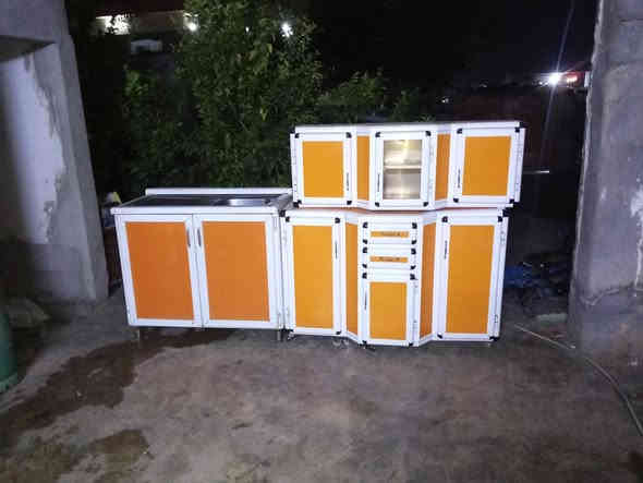 عندي كونتر المنيوم للبيع ثلاث قطع السنك متر والملحق متر ونصف السعر ٢٢٥الف وبيها مجال للطيبين مكاني كركوك وهذا رقمي ***********
