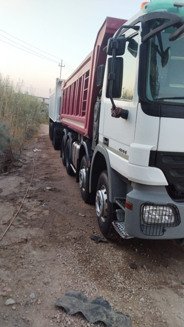 سلام عليكم اكتروز موديل 2006رقم بغداد تلث لوحات ***********
