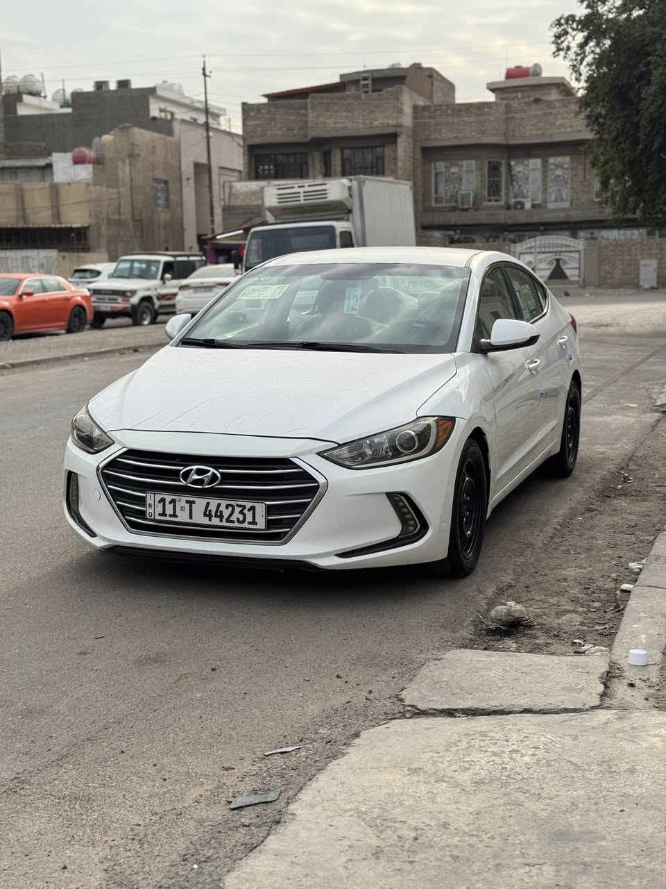 السلام عليكم.  ❤️❤️
النترا 2017
محرك. 2000 
سيارة جديدة 
مدوشمة عام 
تخم تاير جديد 
كير ومكينة كفالة وممفتوحات

وارد امريكي 
حادثة وصور وسونار موجودة
صبغ بنيد (((
((وبيهة شوي كشور علا حطتهن عايفهن))
 بيها طخه حافه البنيد  صطحي
بدون ايرباك شوصي لغود مكفولة

السعر.      117$$.   
 العنوان بغداد

للتواصل  ***********
