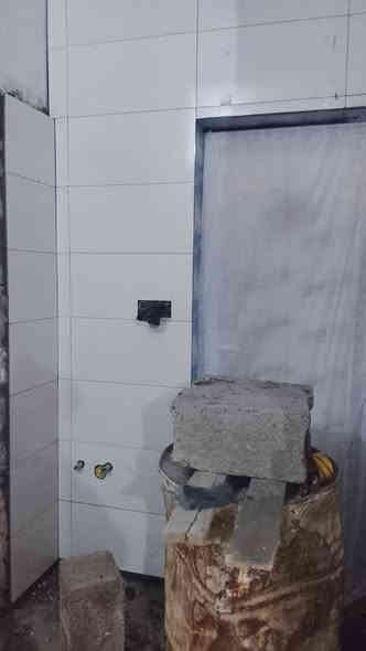 السلام عليكم اني خلفه سراميك وهذا جزء من شغلي  ويوجد كادر واجهايا ولبخ جص بورك وشمنتو 
مرتضى محمد رقم الهاتف ***********
