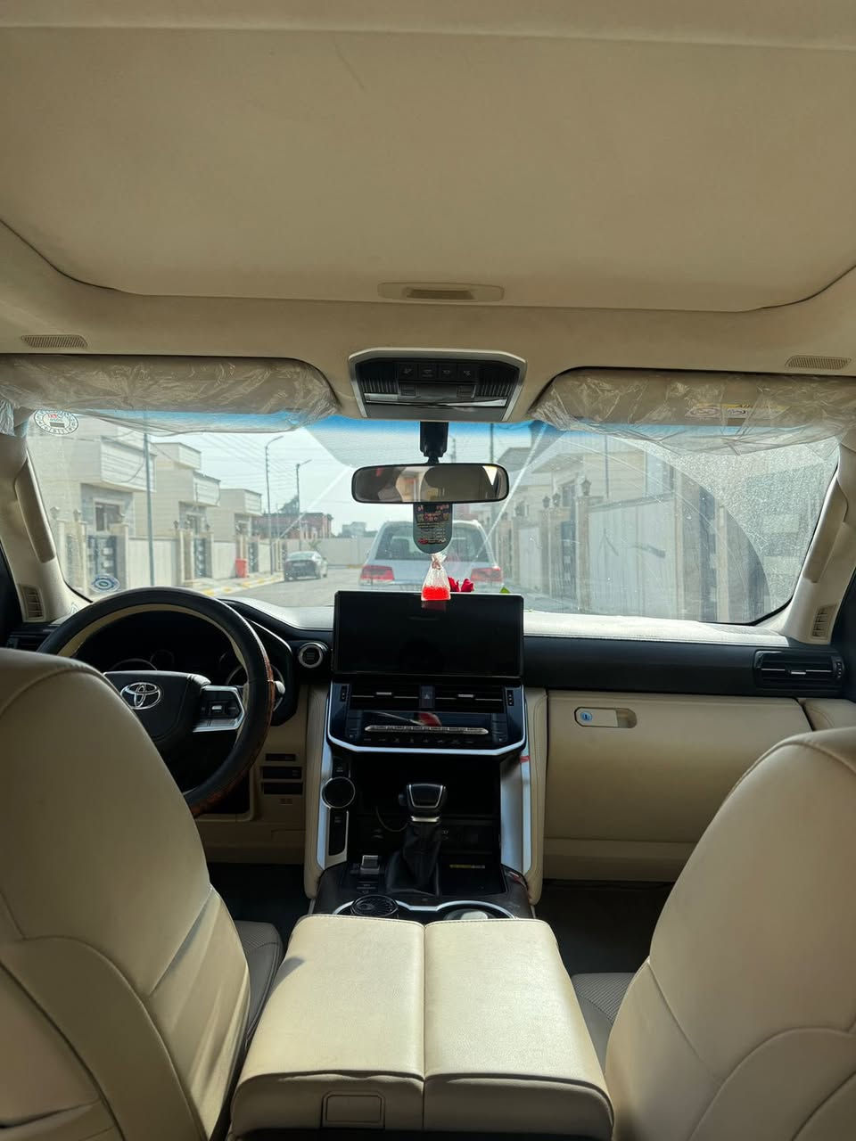 ﷽
بسعر مناااااااسب جداً 
‏‎سلام عليكم 
 للبيع او مراوس 🌹
� لاندكروز بريم 2024 GXR -Limited 🌟
🔹 المواصفات العامة:
 • موديل: 2024 
 • المكينة: 4000 CC تنفس طبيعي 
 • ماشيه  فقط 33 
 • رقم اربيل بأسمي 
 • مكفولة من كلشي حته من الجكة 
مغلفه PPF بالكامل 
حته الجام تغليف اصلي ابو الضمان 
🔹 الرفاهية والتجهيزات:
باب خلفي كهرباء 
كراسي كهرباء 
4 كامرات 
شباك LED 
3شاشات ام التطبيق 
كراسي تدفئة 
مري شفط 
شاحن لا سلكي 
سايد بريك دكمة 
اوتو هولد 
3 قطع تبريد
 • تبريد  للكشنات الأمامية 
 • شاشات خلفية
 • نظام تحكم منفصل بالتبريد للمقاعد الخلفية
 • شاشة وسطية كبيرة ونظام صوت فاخر
 • فتحات USB، بلوتوث، أنظمة أمان حديثة
🔹 الحالة:
✨ سيارة للذوّاقين فقط                          
ديالى بعقوبه 
لاستفسار الاتصال ع الارقام التالية 📲📲
             ‏ (  ***********   )
