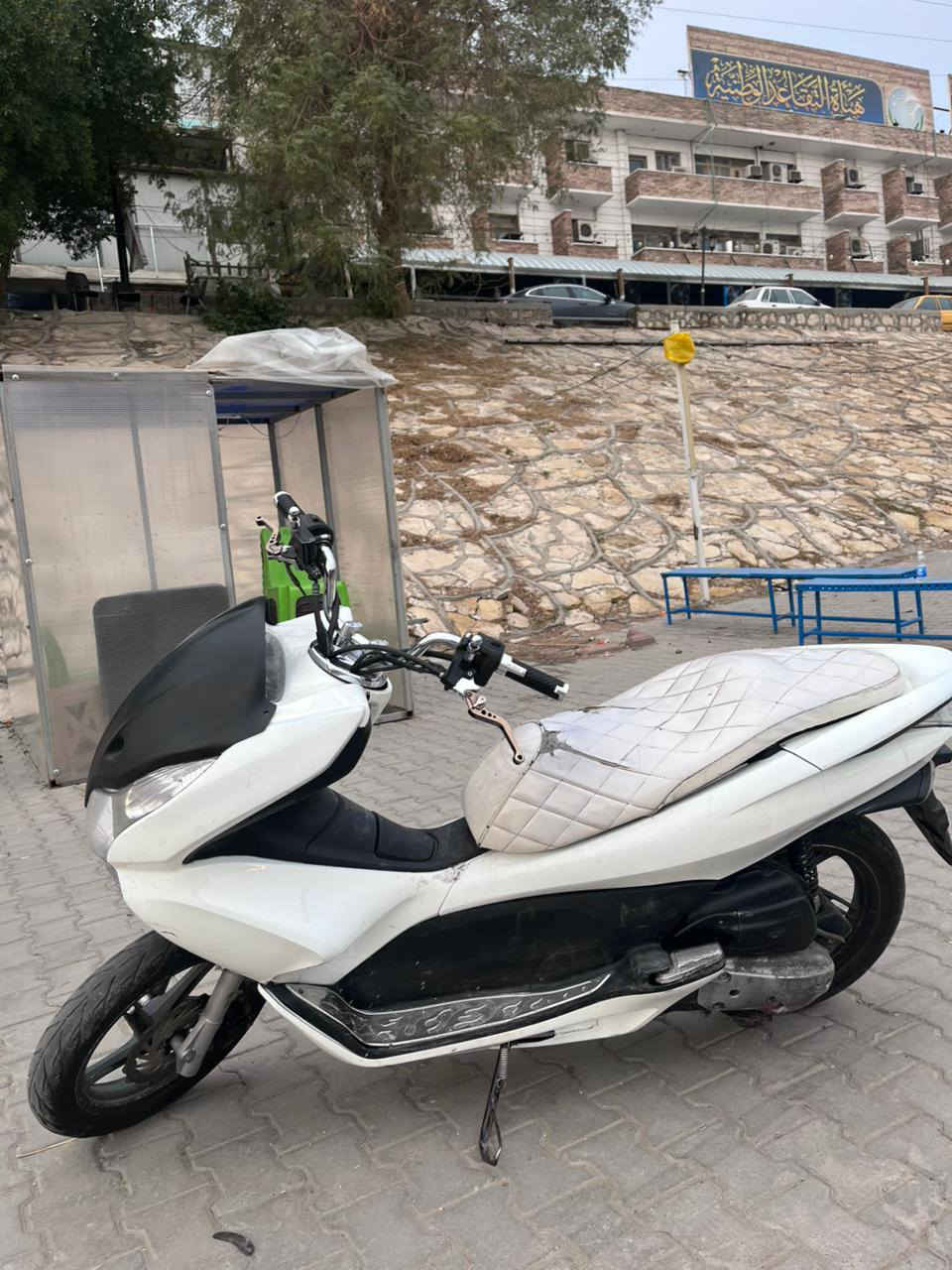 السلام عليكم دراجه pcx جيل أول لبيع السعر مليون وبيهه مجال ***********
