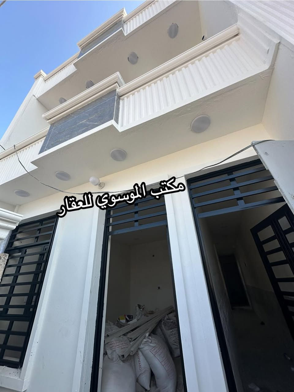 100 متر طابو سند 25 
بناء جديد مدخلين 
15 يوم يكمل تستلم مفتاح 
يتكون من
استقبال 
وصاله ومطبخ وخدمات 
ومنور 
وغرفتين نوم
وقريب الشارع الرائيسي 
منطقه الانتصار مقابيل مستشفى حماد شهاب قبل مرور الحسينيه 
المهندسين 

معروض حصرا لدى 
مكتب الموسوي للعقار
***********
