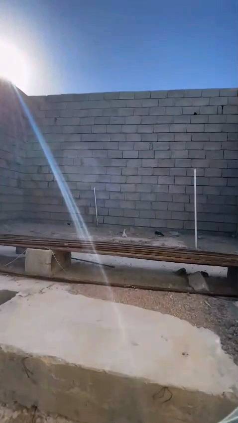 السلام عليكم بيت للبيع طابو زراعي
 زنكوره ناحية اليرموك قرب مدرسة الخوارزمي قريب من بيت الشيخ طالب العياده شغل درجه اولى
مساحة الأرض 200 متر 
مساحة البناء. 180 متر 
 الطابق الارضي بناء حجر متكون من غرفتين وصاله ومطبخ وديوانيه وحمام 
الطابق الثاني بناء بلوك غرفتين وصاله وحمام الكرسته مالت الطابقين موجوده 
السعر 60 مليون وقابل للتفاوض 
للتواصل ***********‬‏