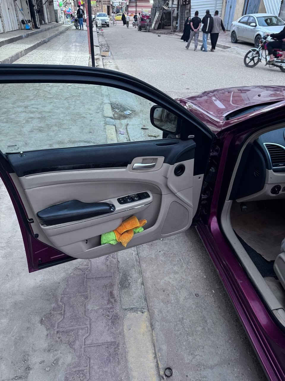 أوباما 2014 أدوات كصة جنطه
لون مميز كرزي سياره جديده كلش كلش محرك 3600 كير كصبه
كير ومحرك وحداديه وتايرات كله 100% جديد 
دواخلها لون بيجي غرفه بالجيس ولا زلغ بيها 
متومه أرقام وسنويه اربيل 
للبيع أو مراوس بجارجر كون جديده 
مكاني ميسان 
سعر 61 وبيها مجال للشراي
***********
