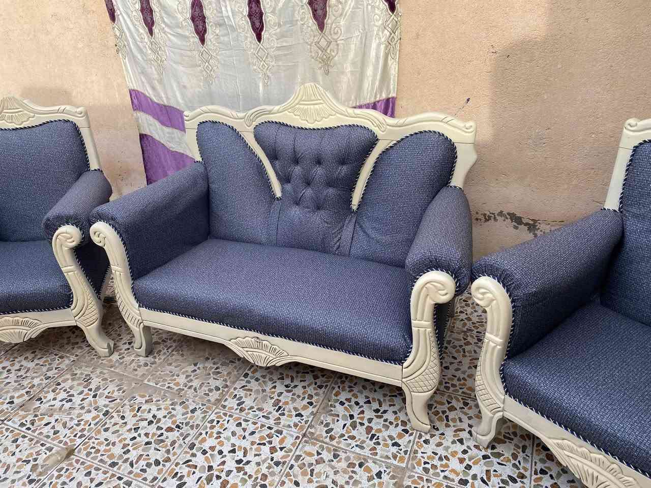 *سلام عليكم 🫡 
*دوشمة الطائي .
*لتصليح جميع القنفات التركي والعراقي 
*جميع  موديلات القماش والأوان موجوده 
*تبديل  يده إذا ماعجبتك موديله 
*تغير موديل التخم إلى حديث 
* أضافه سفنج خشب 
*أضافه رجلين حسب الطلب 
* ⁠توصيل  مجاني يمنه ناخذه ونرجعه 
* ⁠وتساب  فقط 

***********
