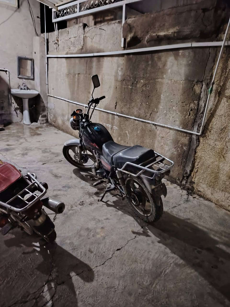 موطور البيع نمر موديل 18 كلشي شقال بي السعر 325.    ***********
