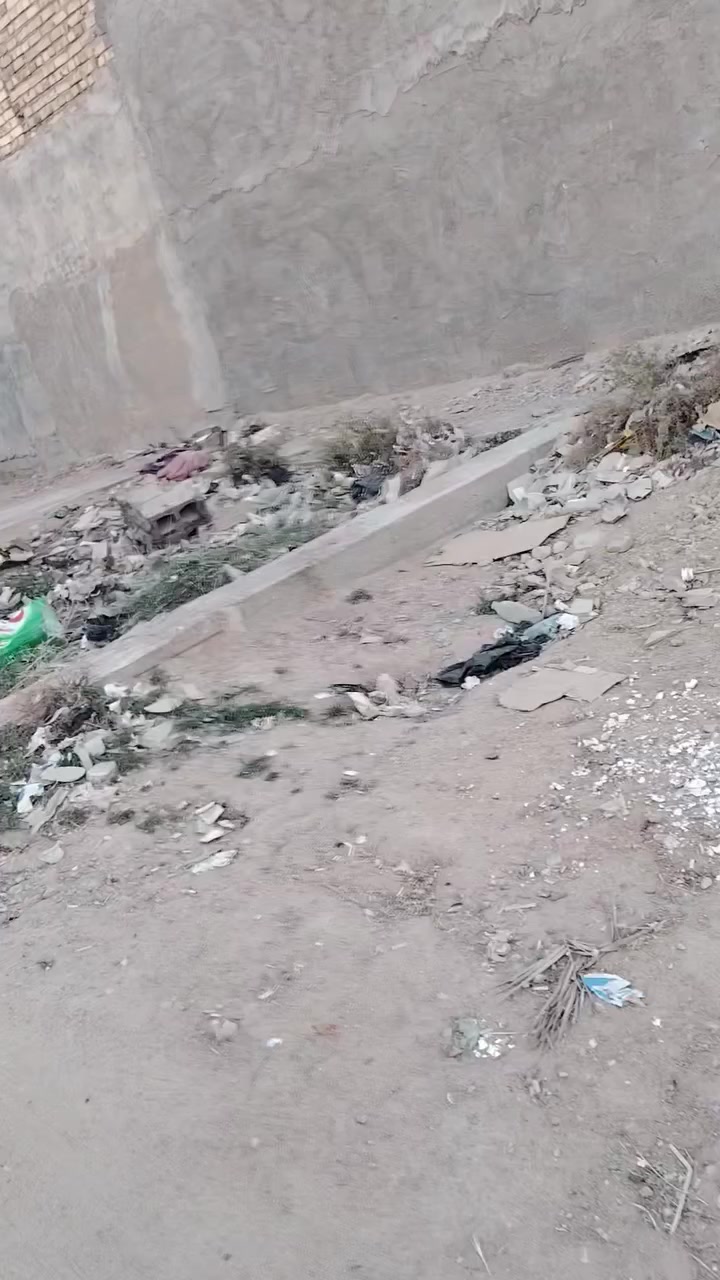 قطعه للبيع المساحه ٢٠٠ متر العنوان حي العسكري ع الشارع مباشر وجهه ع الحولي السعر ١٣٠ وبيه مجال ***********
