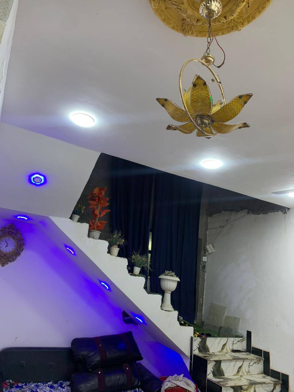 دار للبيع مساحه ٢٠٠مركن موقع ممتاز في البيضاء خلف الانوار. السعر مناسب جدا مستعجلين عالبيع 
يحتوي على غرفتين نوم وصاله ومطبخ وصحيات داخليه وخارجيه  بناء حديث طابوك (زراعي) الشراي يتصل ***********  الشراي يتصل واتساب موجود
