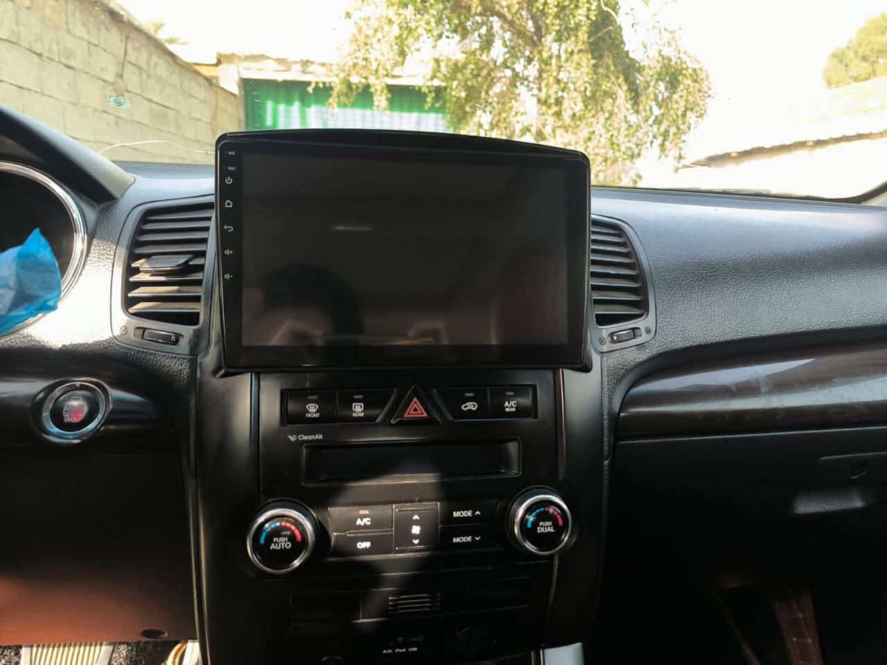 السلام عليكم سورنتو موديل 2010 كويتي
فول مواصفات
بانوراما قطعتين
 محرك 6 سلندر 7راكب
ماشيه 244
بصمه تشغيل
بصمه ابواب
 بصمه الصندوق لخلفي
لدواخل لونين 
كشنات جلد اصلي
وكرسي السائق كهرباء
يدات نيكل بلاد 
دفع رباعي
زراك لايت
لد امامي 
لد خلفي
حساس خلفي 
 تدفئه تبريد 3 قطع تبريد اشاير بلمري مري شفط
تبريد بيانو لمس تحكم  منفصل لعبري ولسايق
شاشه وكامره 
تحكم ستيرن
تحكم سرعه 
هاند بريك رجل 
جام اوتو 
مرئي الوسط تعتم  تايرات جديده
 لسياره مكفوله ما عدا باردات بسيطه  والسونار موجود بلمنشور 
رقم بغداد وبسمي
العنوان ميسان 
السعر 155 وبيه مجال ***********
