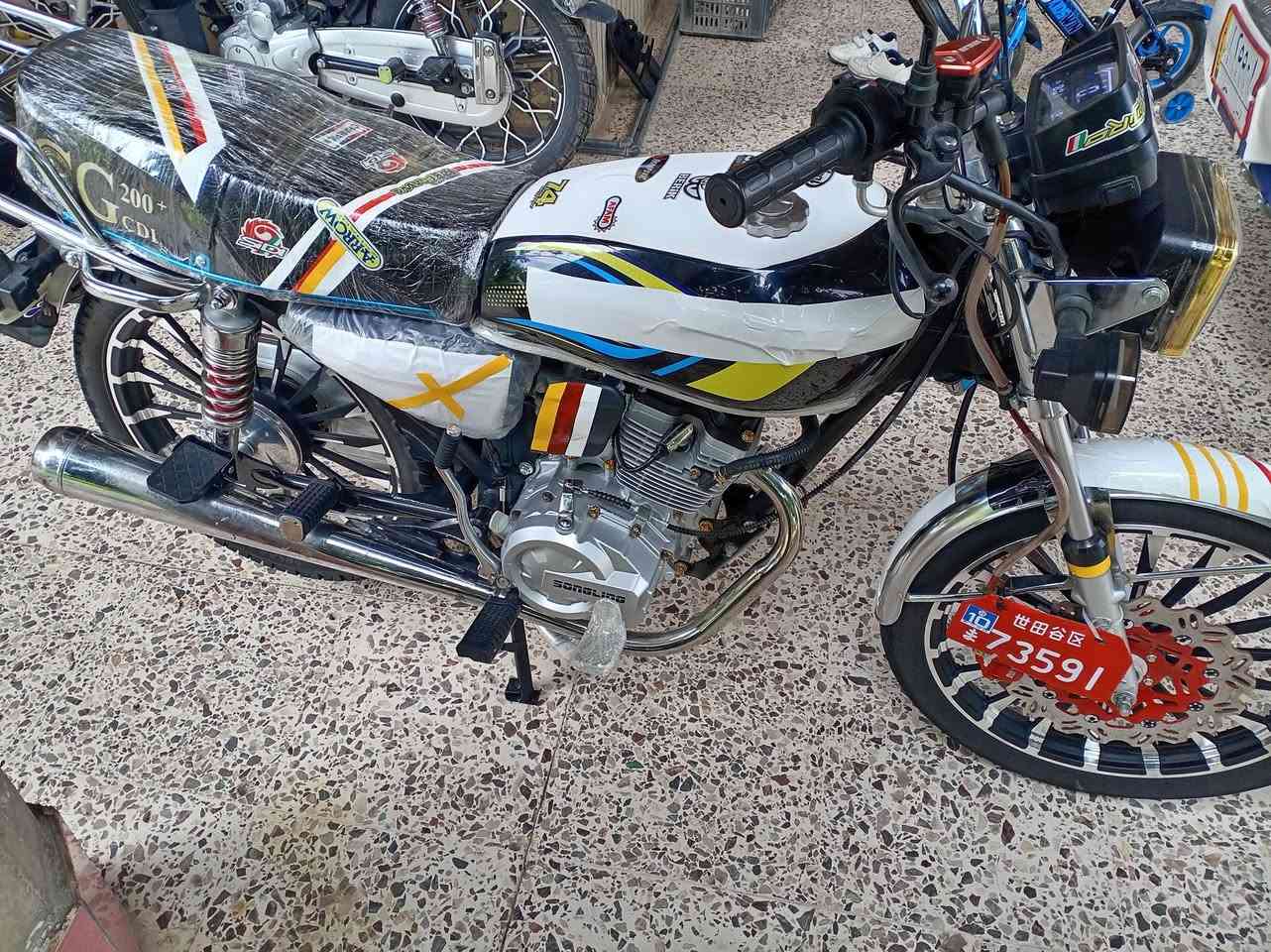 السلام عليكم
موطور ايراني سولنك موديل 25محرك 200 كلشي شغال  موطور كامل من كلشي السعر 800بيها مجال بصيط العنوان الصقلاويه 

***********
