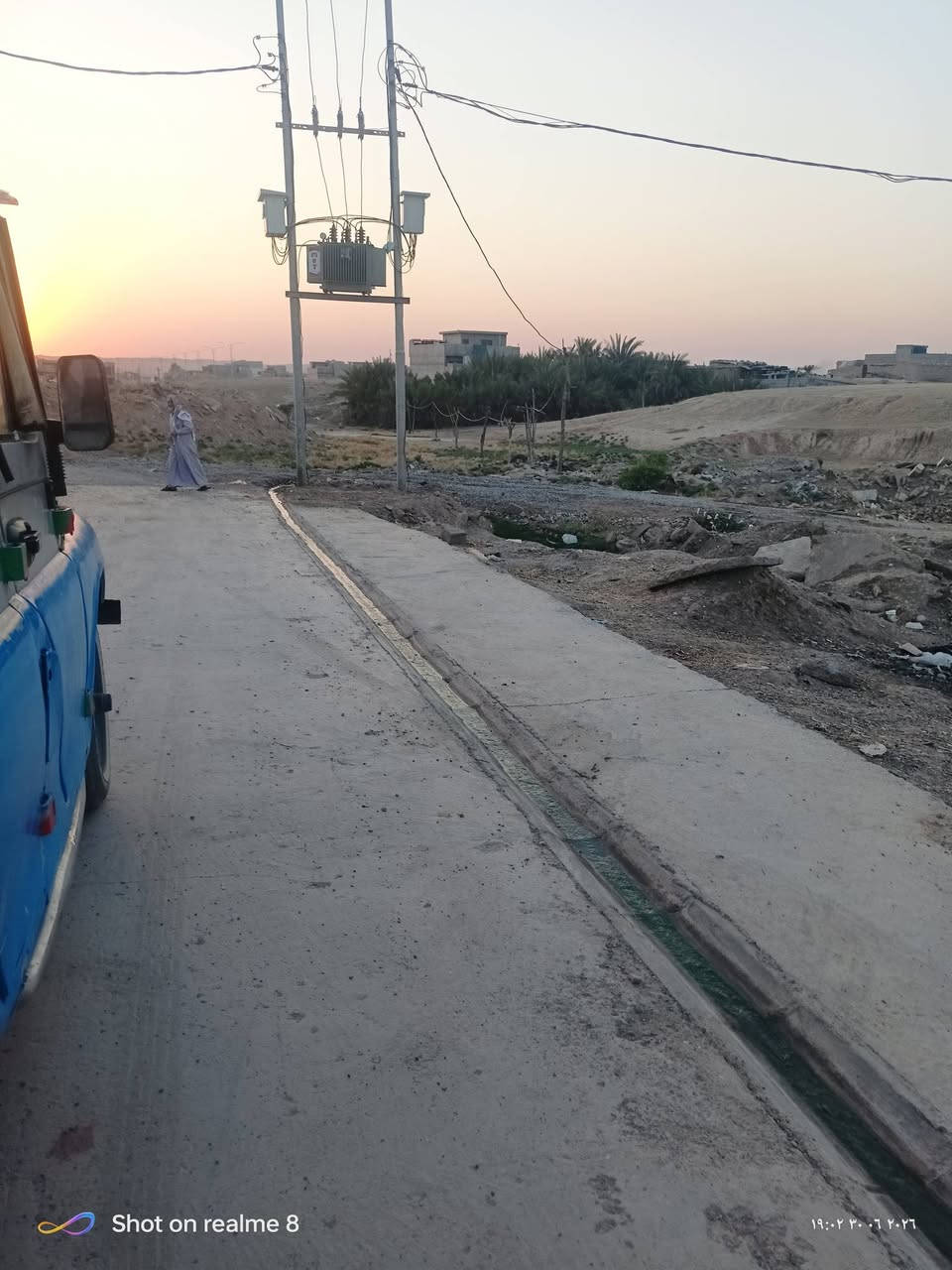 قطعه للبيع المساحه (200) متر واجهه (10) والنزال (20) الموقع خلف فرع خالد الشاطي  حي الشرطه خدمات واصلهه كهربا ء ومي والتفاصيل اكثر اتصل  (***********)
