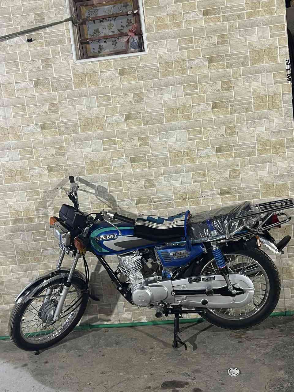 السلام عليكم للبيع دراجه  ناما شلامجه تعمير  غراض كلها اصلي ومختمه شاصيها 25 اوراق استنساخ صارلها شهرين معمره دراجه حلوه ومرتبه ماناقصها شي شلعه ومعدل سعرها مليون وبيها مجال ***********
