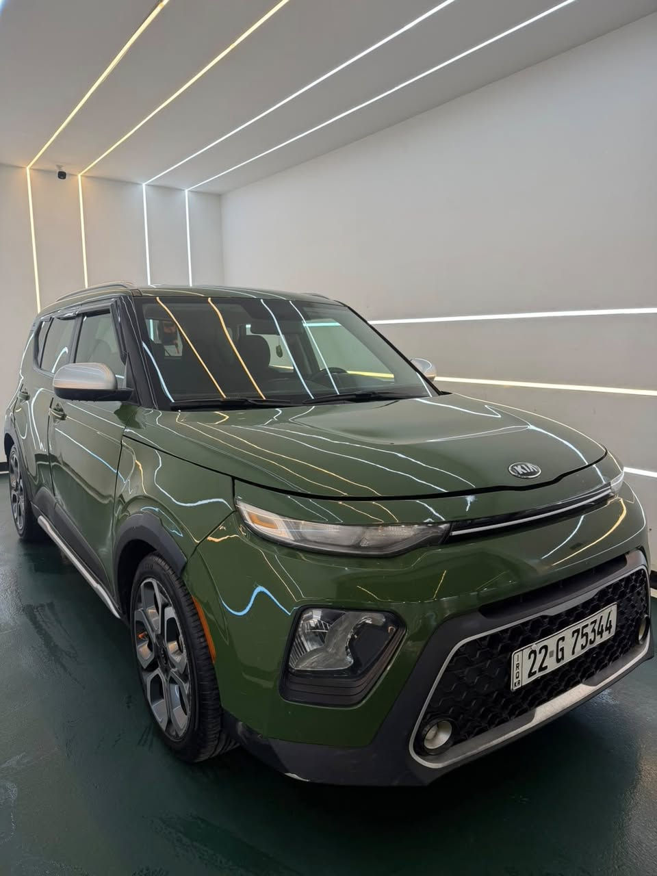 السلام عليكم 
🚗 كيا صول موديل 2020
- فئة السيارة xline
- ويل رياضي
- رادار خلفي
- شاشه
- تحكمات كامله
اوتو ستوب 
حساسات
- تبريد قطعتين
- انضمة سياقة نورمل وسبورت
- محرك دوش 2000
كير       8 نمر 
- كير ومحرك مكفولات
- حادثها موضح بالصور
- ماشية 88 كيلو 
رقم اربيل الجديد تحويل مباشر 
- السيارة بالحقيقة احلى من صور
حادثهة جاملغ وبنيد تصليح فقط بالغد الايمن  
باب الصدر صبغ والجاملغ الثاني فقط كلير بدون حادث 
العنوان بغداد 
السعر 115ورقة وبيهة مجال بسيط 
الاستفسار ***********
واتساب   ***********
