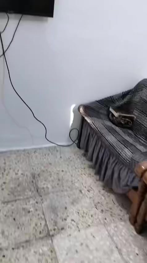 يا الله السلام عليكم بيت للبيع 100 متر بيت كامل ومرتب وكامل خدمات وقريب ؏ الخمسة كيلو  وشارعة 10 متر اي استفسار *********** او الخاص مفتوح
