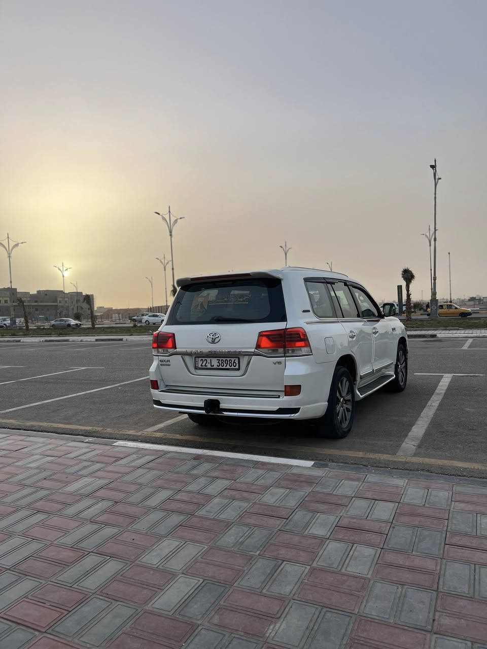 السلام عليكم
لاندكروز جكساره  2014  محدثة 2020   رقم أربيل باسمي مكينة 6 سلندر سيارة خير من الله مصبوغه حزام مكان السيارة كربلاء الشراي نتصل رقم الهاتف ***********
