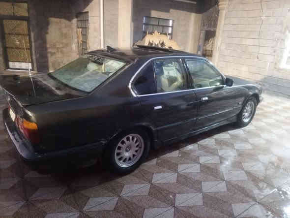 السلام عليكم
بي ام  موديل 1992

حجم525

محرك 525 مفتوح  لاتبخير ولا تنقيض 

رقم انبار 

فول اوتماتيك  

تبريد بلادي بس نقصه غاز 

فتحه بلقماره 

سنويه لحد 29

تخم تاير جديد 

باتري جديد 

صدر جديد 

كهربائيات كلها شغاله 

لاتبديل ولا ضربه 

بيها جراد قليل بلقماره والبنيد والصندوك 

السعر 35 وبيها مجال قليل 

مكاني الخالديه رقم الهاتف ***********
